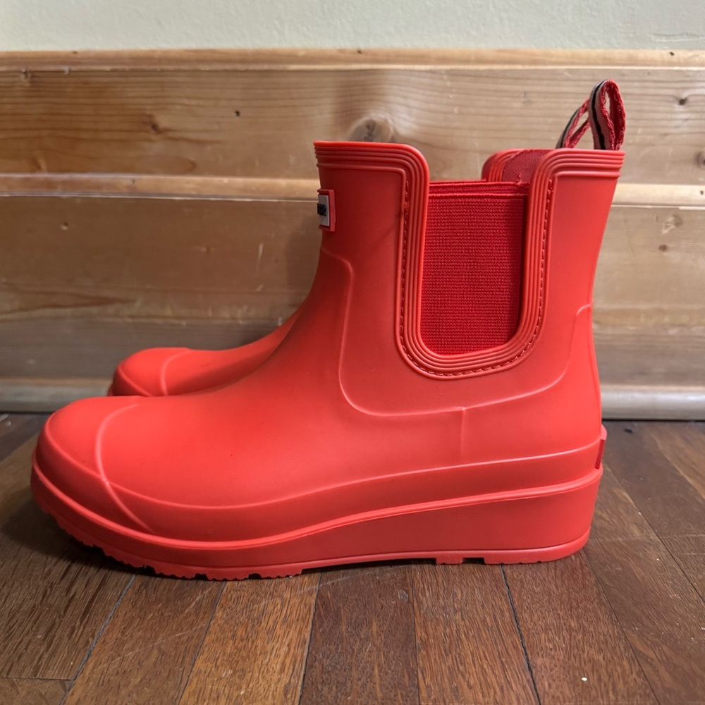 Women’s hunter boots red size 7 brand new